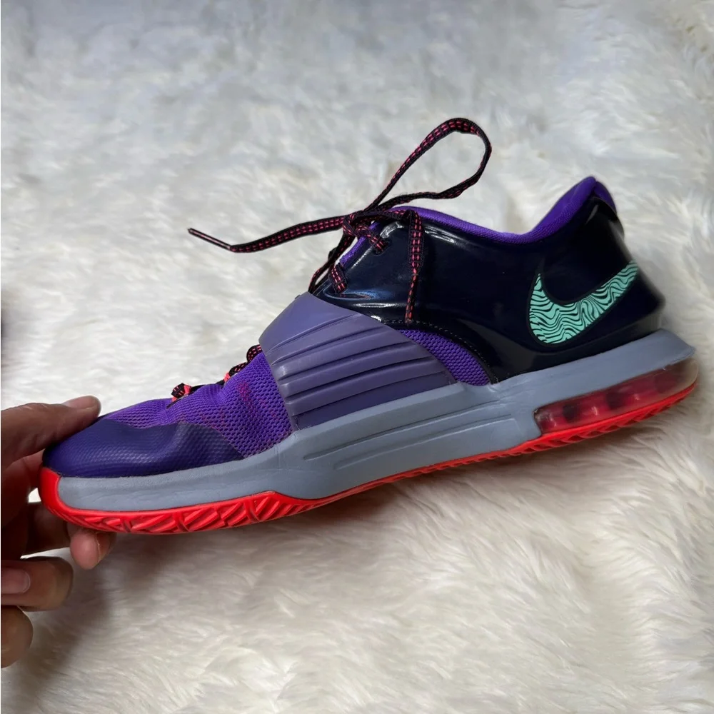 Nike KD 7 Lightning 534 Flight Sneakers Purple Youth Boys Size 7Y Athletic Kevin
